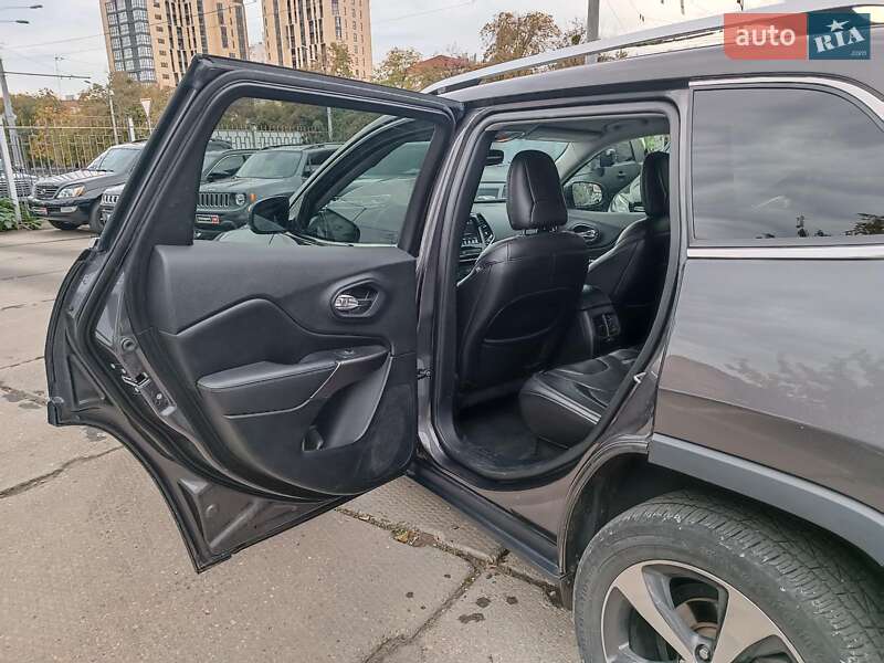 Внедорожник / Кроссовер Jeep Cherokee 2018 в Харькове