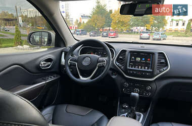 Позашляховик / Кросовер Jeep Cherokee 2016 в 