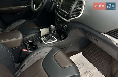 Позашляховик / Кросовер Jeep Cherokee 2016 в 