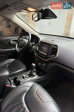 Внедорожник / Кроссовер Jeep Cherokee 2014 в 
