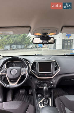 Внедорожник / Кроссовер Jeep Cherokee 2014 в 