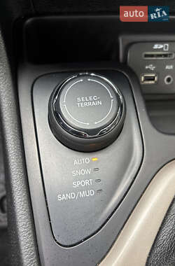 Внедорожник / Кроссовер Jeep Cherokee 2014 в 