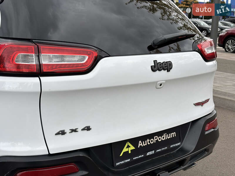 Внедорожник / Кроссовер Jeep Cherokee 2016 в Киеве