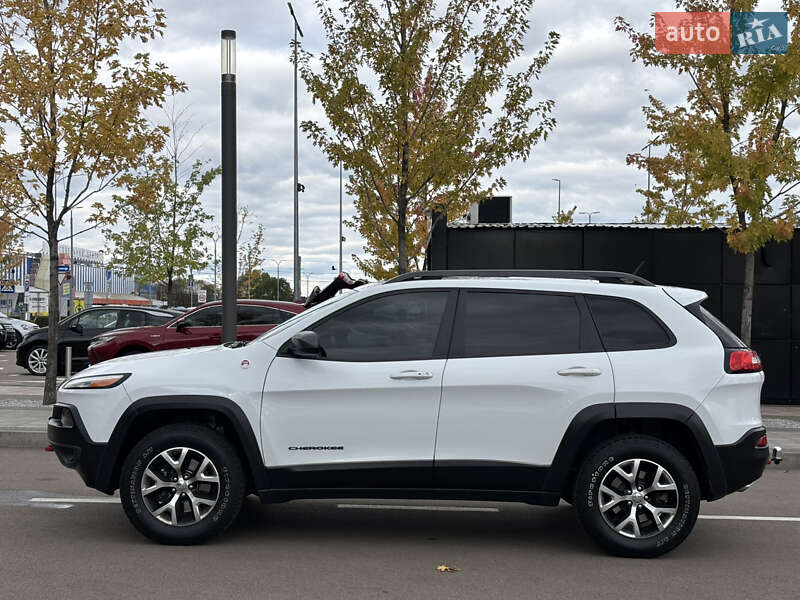 Внедорожник / Кроссовер Jeep Cherokee 2016 в Киеве