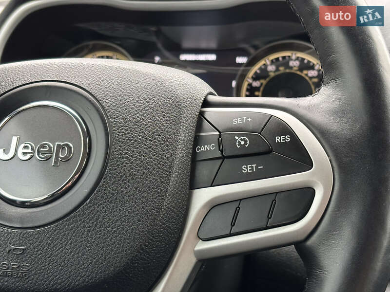 Внедорожник / Кроссовер Jeep Cherokee 2016 в Киеве