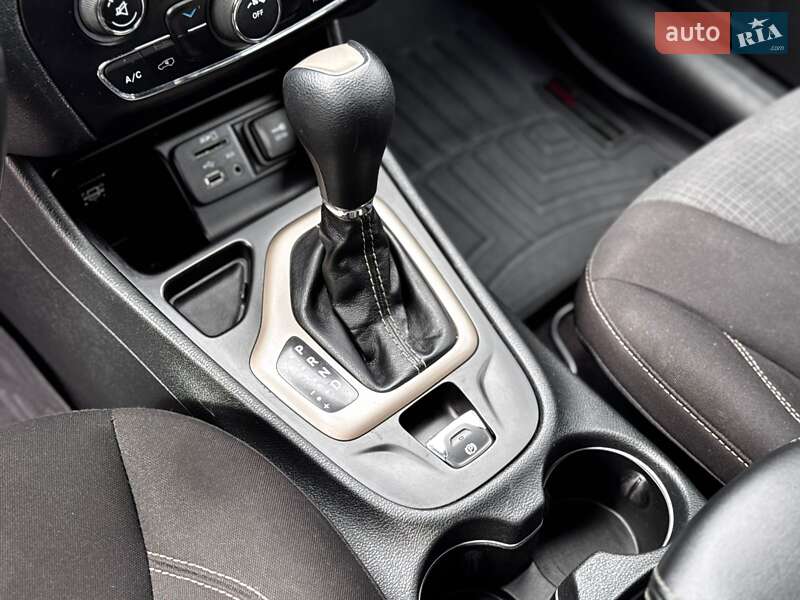 Позашляховик / Кросовер Jeep Cherokee 2015 в Івано-Франківську фото 76 Позашляховик / Кросовер Jeep Cherokee 2015 в Івано-Франківську