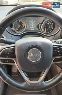 Внедорожник / Кроссовер Jeep Cherokee 2019 в 