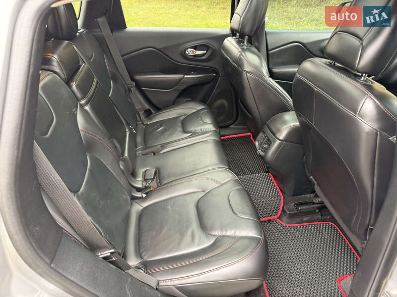 Внедорожник / Кроссовер Jeep Cherokee 2016 в Киеве фото 14 Внедорожник / Кроссовер Jeep Cherokee 2016 в Киеве