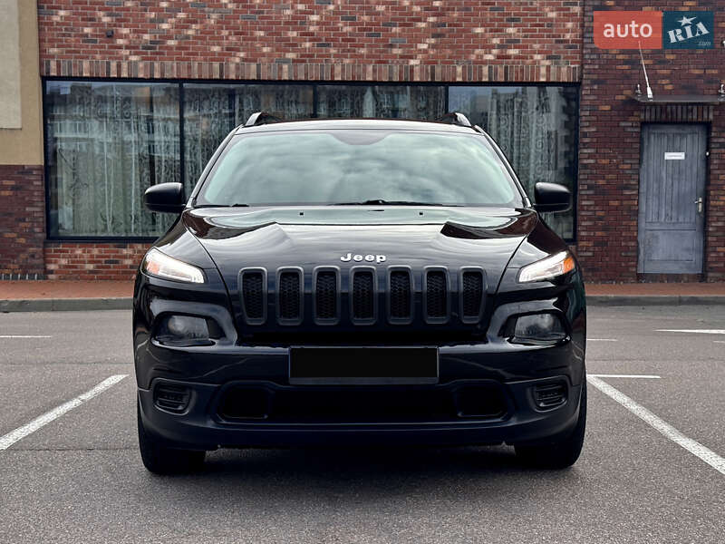 Внедорожник / Кроссовер Jeep Cherokee 2016 в Киеве