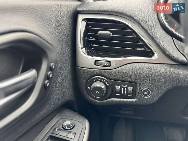 Позашляховик / Кросовер Jeep Cherokee 2019 в Львові фото 39 Позашляховик / Кросовер Jeep Cherokee 2019 в Львові