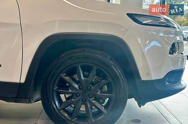Внедорожник / Кроссовер Jeep Cherokee 2016 в 