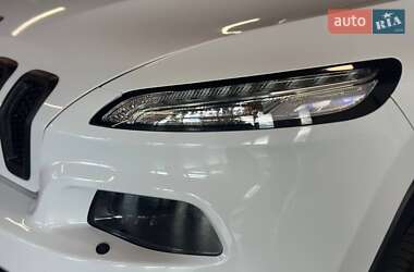 Внедорожник / Кроссовер Jeep Cherokee 2016 в 