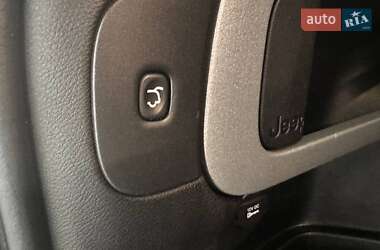 Внедорожник / Кроссовер Jeep Cherokee 2016 в 
