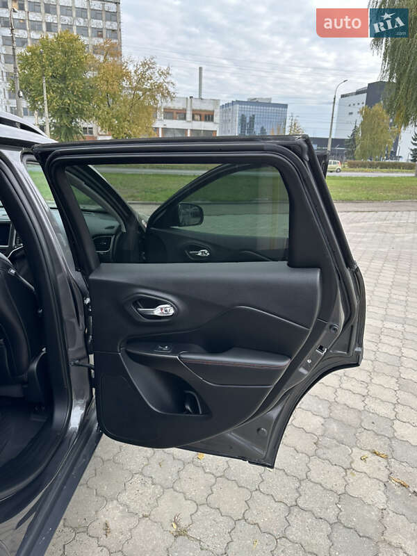 Внедорожник / Кроссовер Jeep Cherokee 2019 в Черкассах