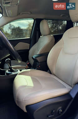 Позашляховик / Кросовер Jeep Cherokee 2015 в 