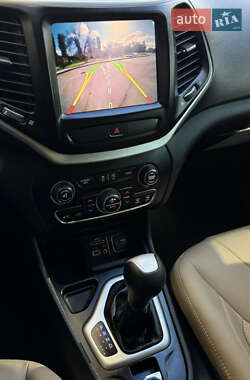 Позашляховик / Кросовер Jeep Cherokee 2015 в 