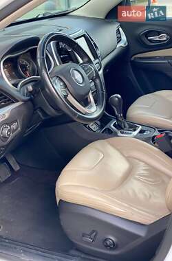 Внедорожник / Кроссовер Jeep Cherokee 2016 в 