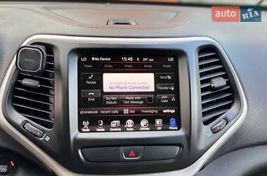 Внедорожник / Кроссовер Jeep Cherokee 2016 в 