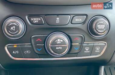 Внедорожник / Кроссовер Jeep Cherokee 2016 в 