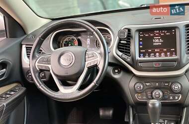 Внедорожник / Кроссовер Jeep Cherokee 2016 в 
