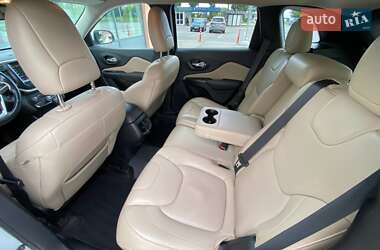 Внедорожник / Кроссовер Jeep Cherokee 2016 в 