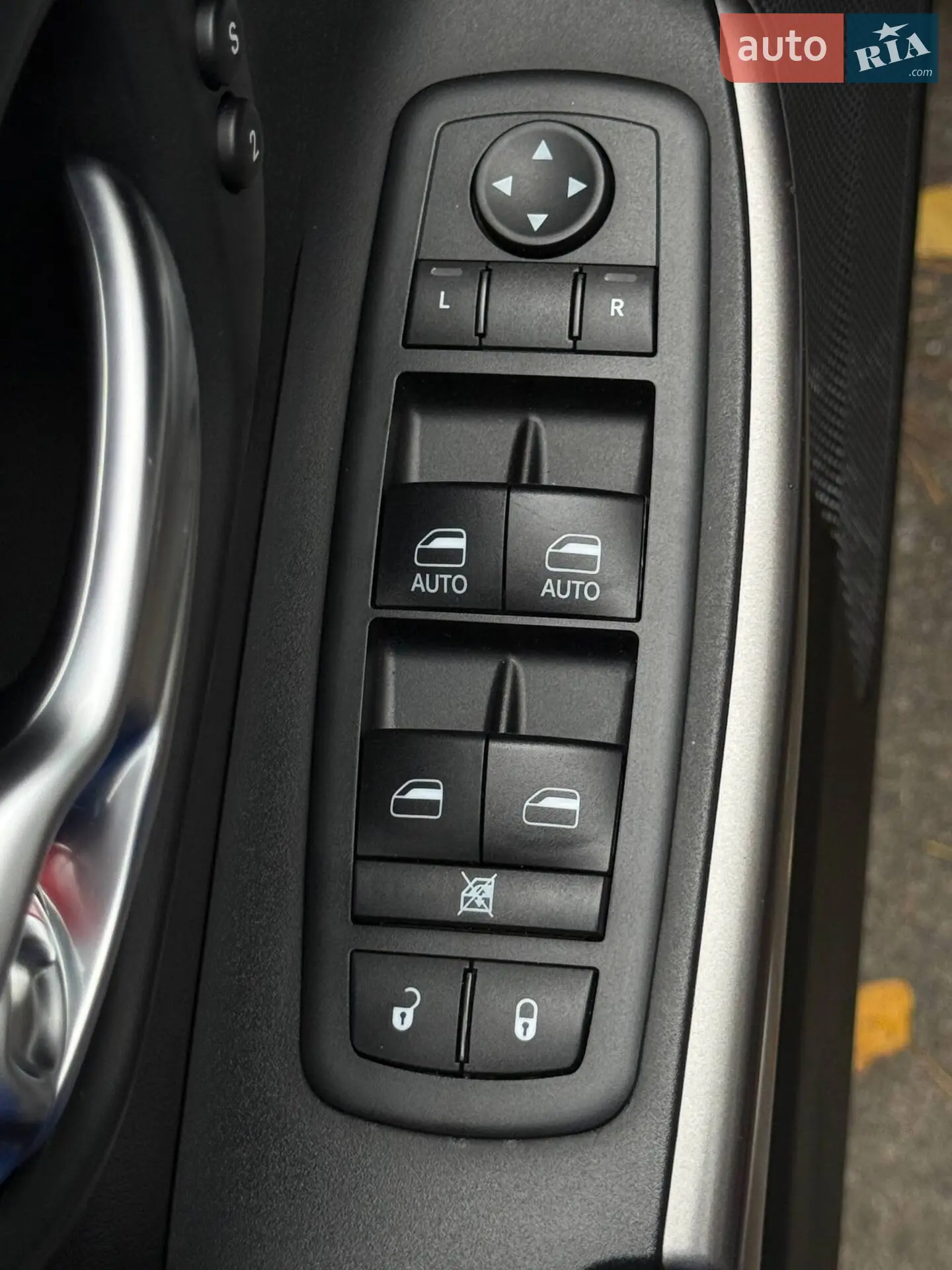 2019 Jeep Cherokee - мініатюра 26