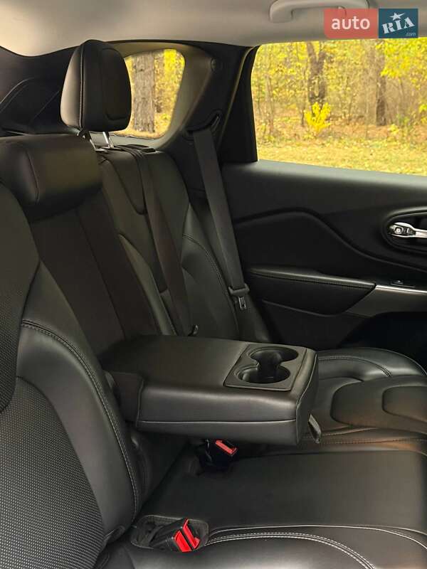 Внедорожник / Кроссовер Jeep Cherokee 2019 в Новомосковске фото 39 Внедорожник / Кроссовер Jeep Cherokee 2019 в Новомосковске