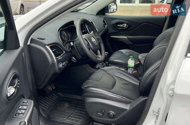 Внедорожник / Кроссовер Jeep Cherokee 2022 в 