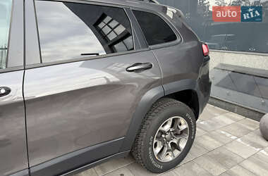 Внедорожник / Кроссовер Jeep Cherokee 2019 в 