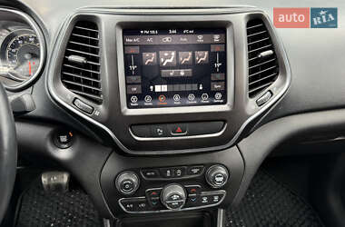 Внедорожник / Кроссовер Jeep Cherokee 2019 в 