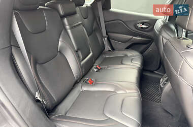 Внедорожник / Кроссовер Jeep Cherokee 2019 в 