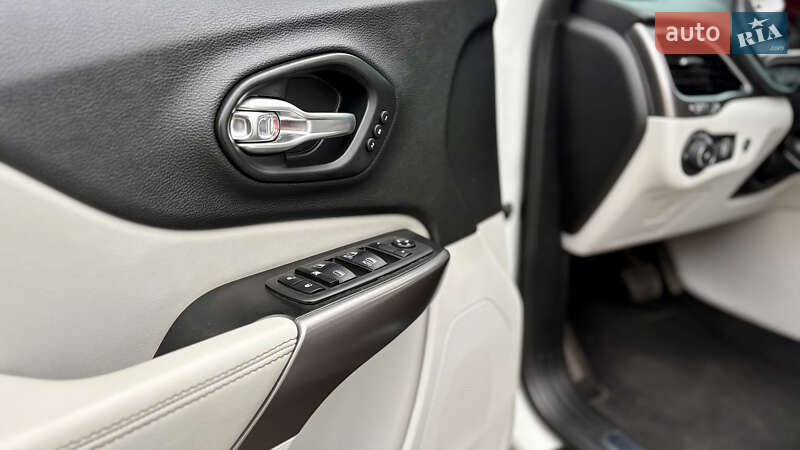 Внедорожник / Кроссовер Jeep Cherokee 2019 в Кривом Роге