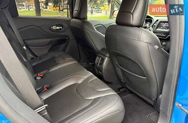 Внедорожник / Кроссовер Jeep Cherokee 2021 в 