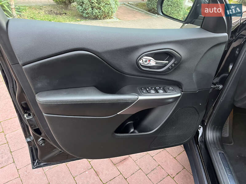 Внедорожник / Кроссовер Jeep Cherokee 2019 в Львове