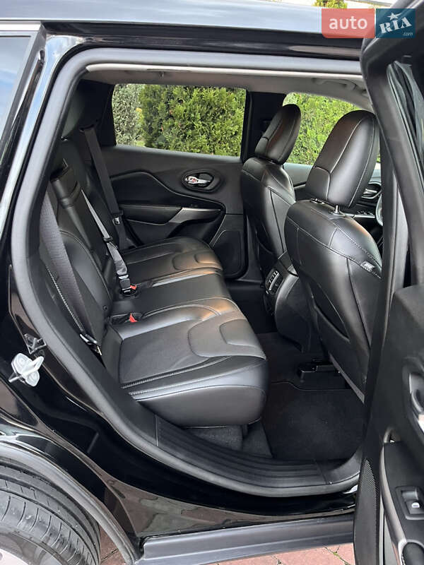 Внедорожник / Кроссовер Jeep Cherokee 2019 в Львове