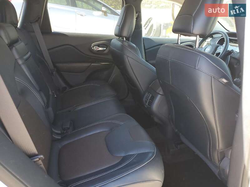 Внедорожник / Кроссовер Jeep Cherokee 2015 в Черкассах фото 11 Внедорожник / Кроссовер Jeep Cherokee 2015 в Черкассах
