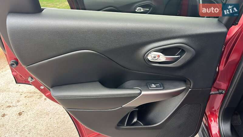 Внедорожник / Кроссовер Jeep Cherokee 2019 в Полтаве