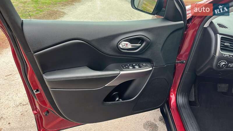 Внедорожник / Кроссовер Jeep Cherokee 2019 в Полтаве