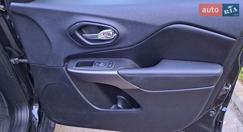 Внедорожник / Кроссовер Jeep Cherokee 2018 в Ровно фото 42 Внедорожник / Кроссовер Jeep Cherokee 2018 в Ровно