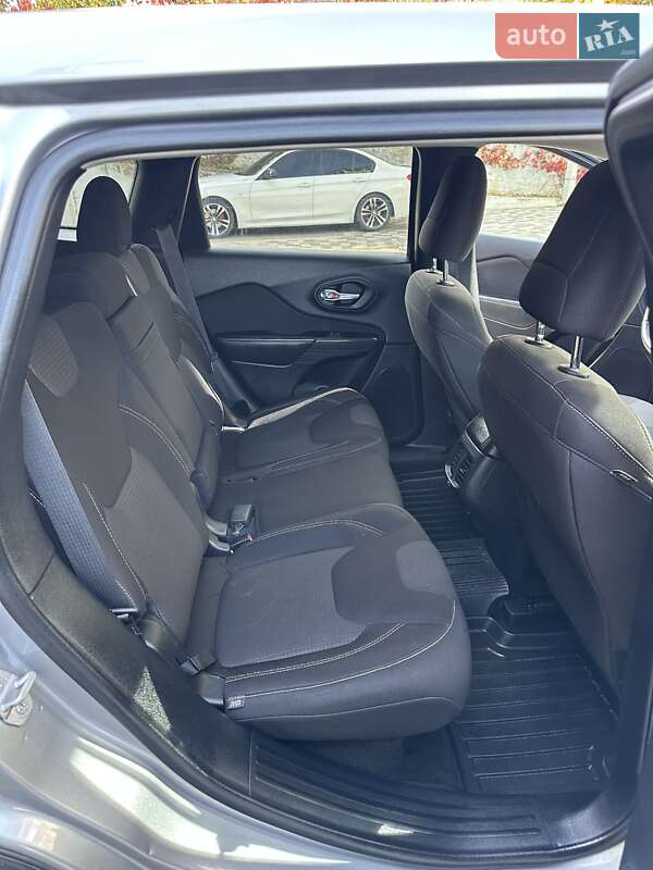 Позашляховик / Кросовер Jeep Cherokee 2015 в Рівному фото 15 Позашляховик / Кросовер Jeep Cherokee 2015 в Рівному