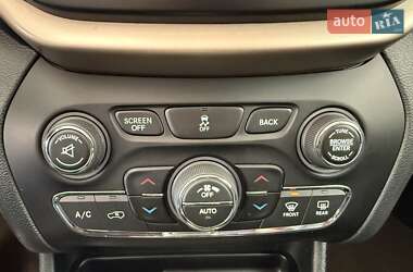 Позашляховик / Кросовер Jeep Cherokee 2015 в  фото 48 Позашляховик / Кросовер Jeep Cherokee 2015 в