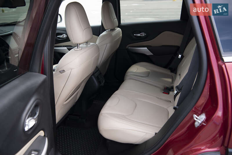 Внедорожник / Кроссовер Jeep Cherokee 2016 в Полтаве