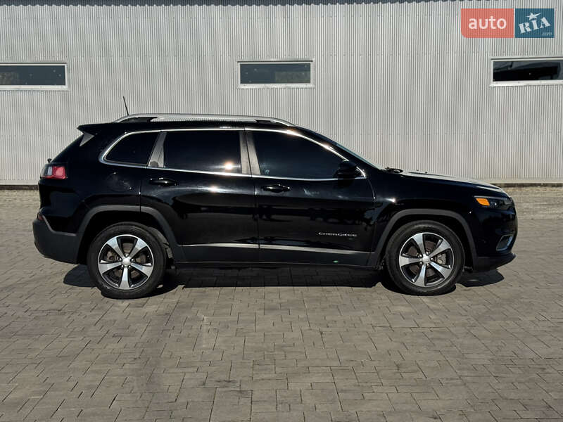 Внедорожник / Кроссовер Jeep Cherokee 2019 в Калуше