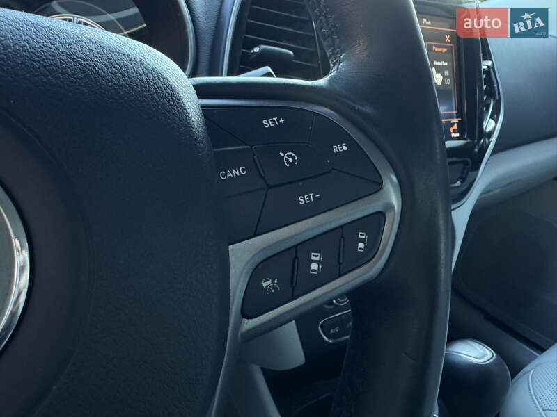 Внедорожник / Кроссовер Jeep Cherokee 2019 в Калуше