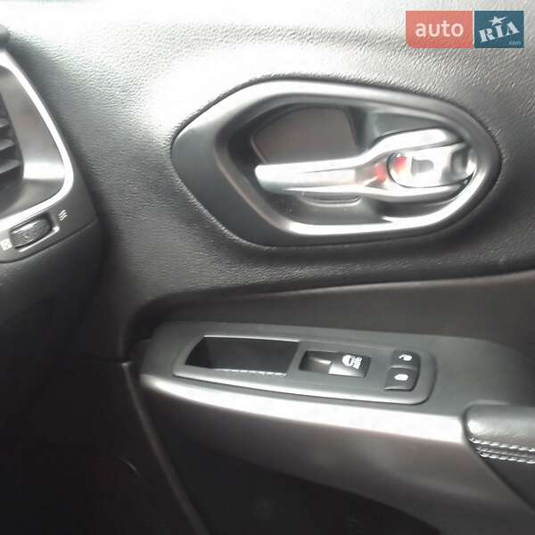 Внедорожник / Кроссовер Jeep Cherokee 2018 в Черкассах