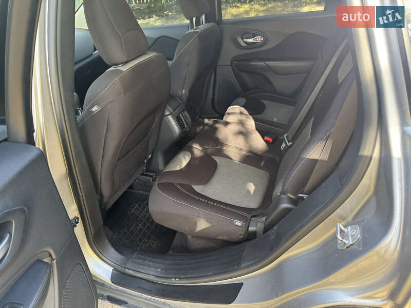 Внедорожник / Кроссовер Jeep Cherokee 2016 в Лубнах фото 21 Внедорожник / Кроссовер Jeep Cherokee 2016 в Лубнах