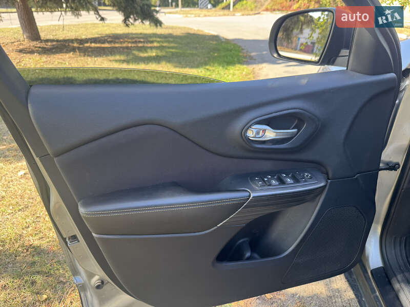 Внедорожник / Кроссовер Jeep Cherokee 2016 в Лубнах фото 23 Внедорожник / Кроссовер Jeep Cherokee 2016 в Лубнах