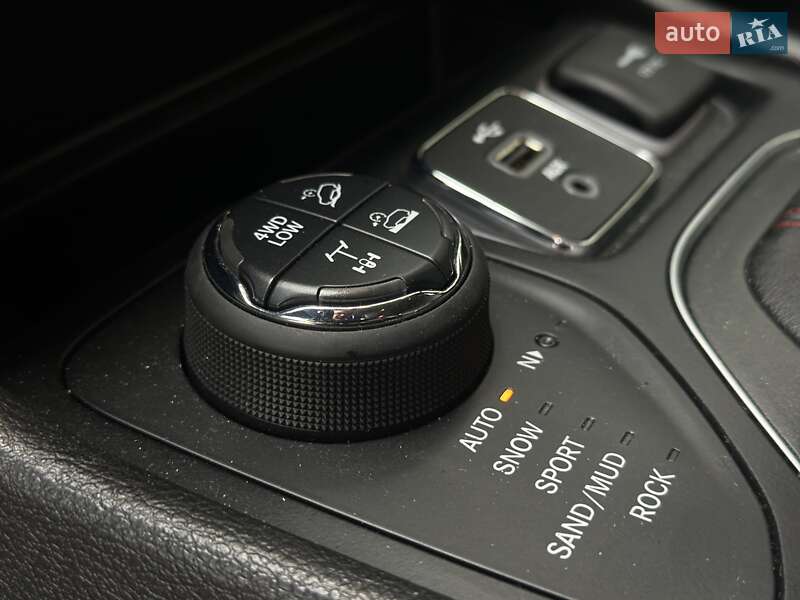Внедорожник / Кроссовер Jeep Cherokee 2018 в Киеве фото 32 Внедорожник / Кроссовер Jeep Cherokee 2018 в Киеве