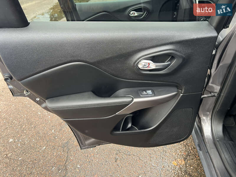 Внедорожник / Кроссовер Jeep Cherokee 2019 в Чернигове