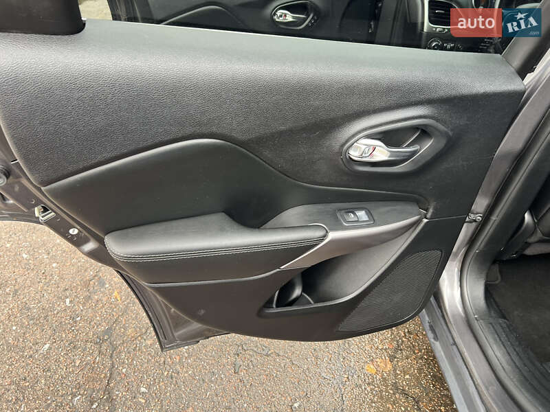 Внедорожник / Кроссовер Jeep Cherokee 2019 в Чернигове